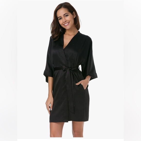 Sioro Satin Robe - Picture 2 of 6